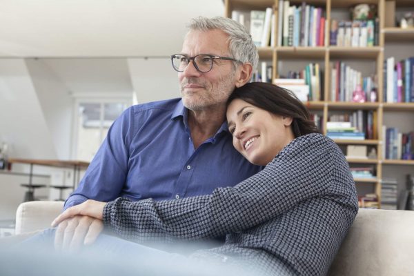 Quelles sont les raisons de rester chez soi avec son amoureux.se ?