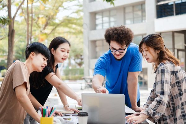 Formation collaborative : encourager l’apprentissage entre pairs dans l’environnement professionnel